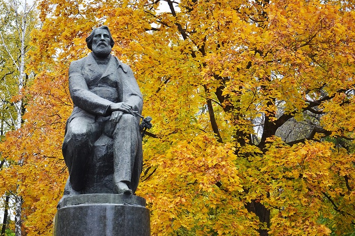 Памятник И.С. Тургеневу в Орле