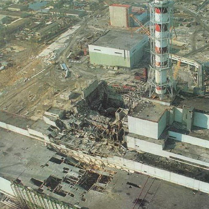 Разрушенный четвёртый энергоблок ЧАЭС в 1986 году. Фото: Wikipedia.org.