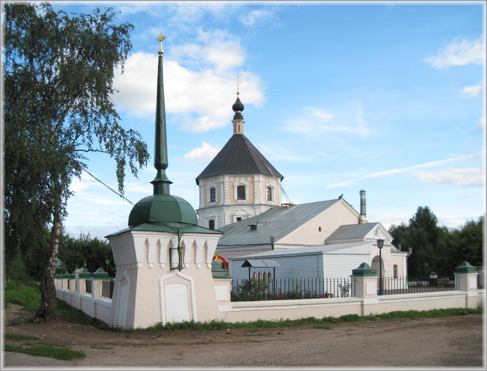 Ныне на месте женского монастыря, в котором пребывала св. Анна, находится Покровская церковь и вещевой рыно
