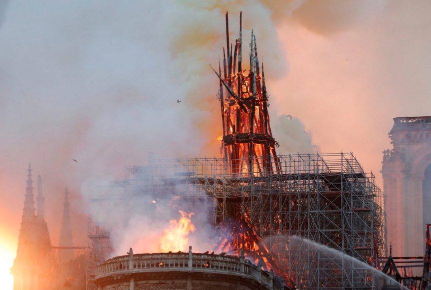 причина пожара в соборе Парижской Богоматери